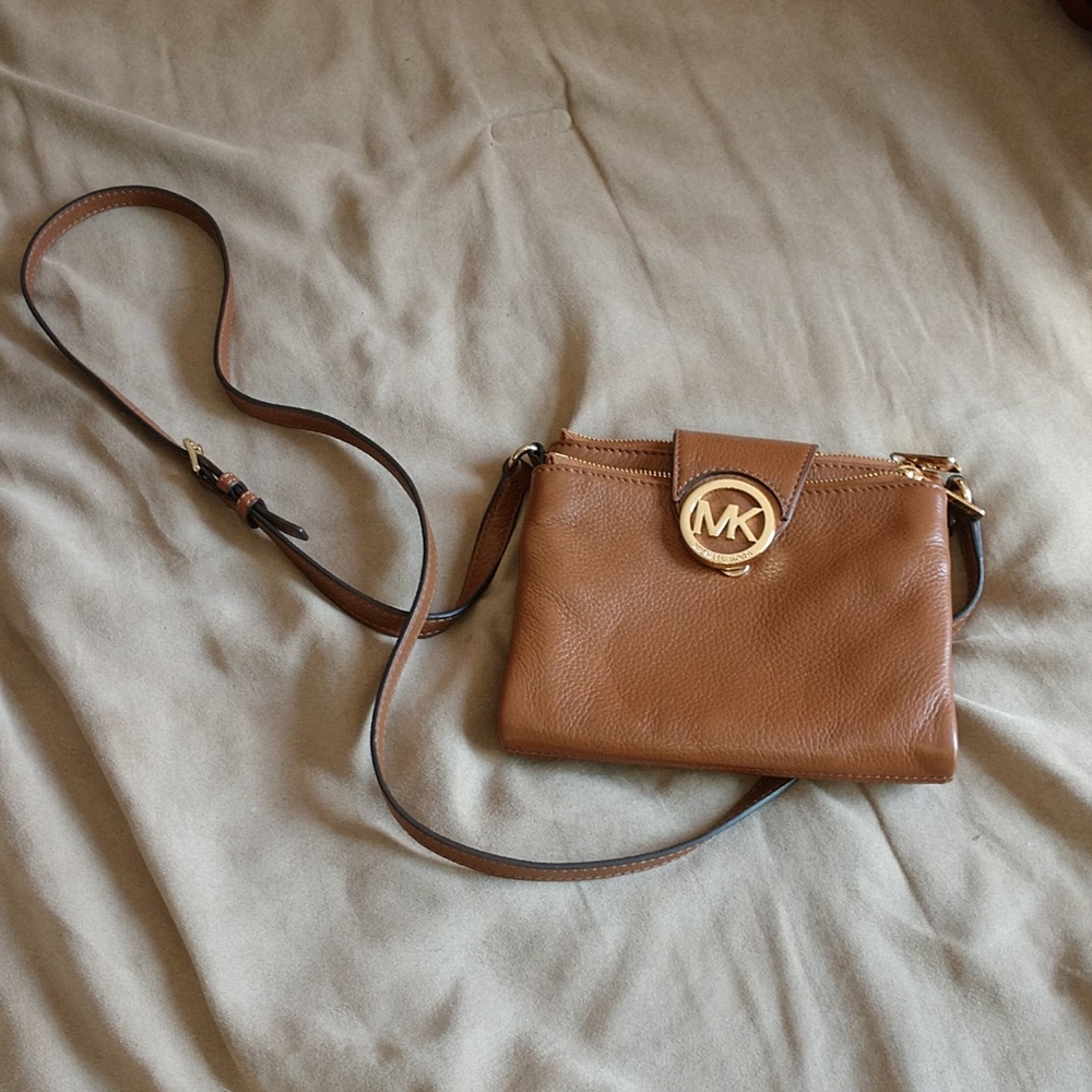 Michael Kors leather tan crossbody - Picture 2 of 9